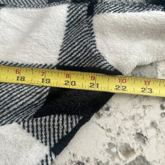 Zulily black and white plaid shacket - Picture 6 of 7